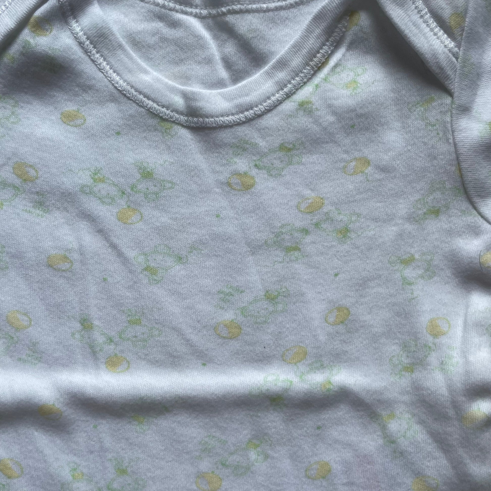 Weißer Body mit Zitronenmuster, Größe 0–3 Monate, 100% Baumwolle, von George, sehr guter Zustand – detail