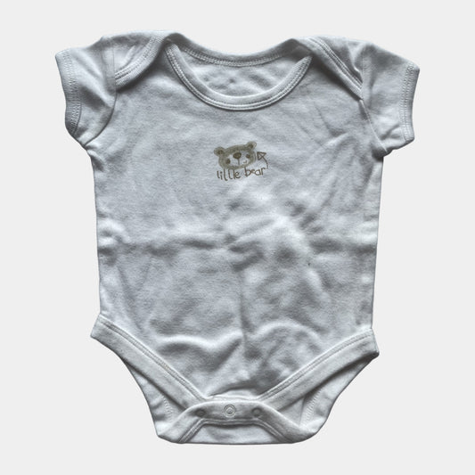 Weißer Baby-Body mit Bärenmotiv von Mini Mode, Größe 0-3 Monate, Baumwolle – front