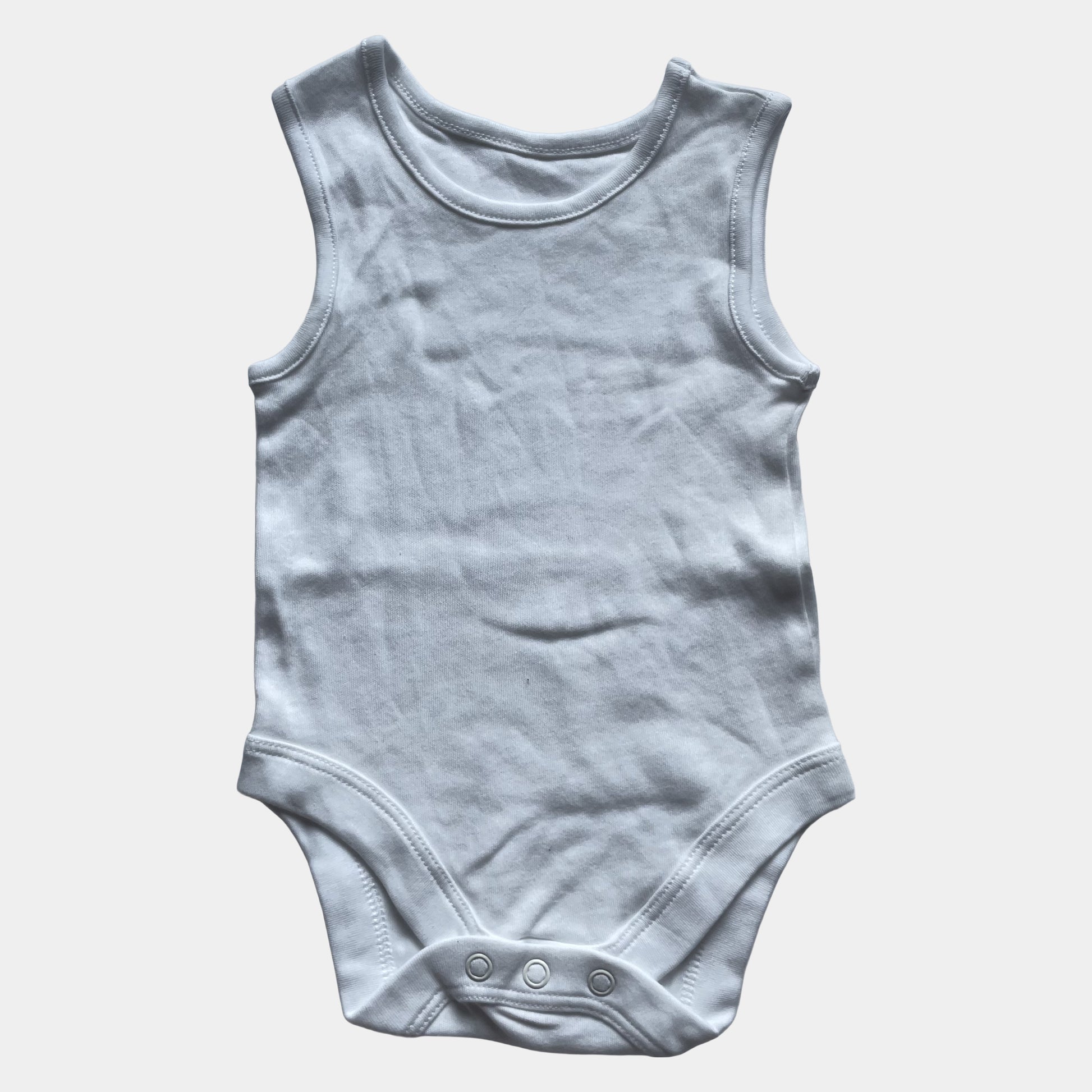 Weißer Babybody für 6-9 Monate – front