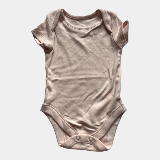 Pastellrosa Baby-Body für Neugeborene von George – front