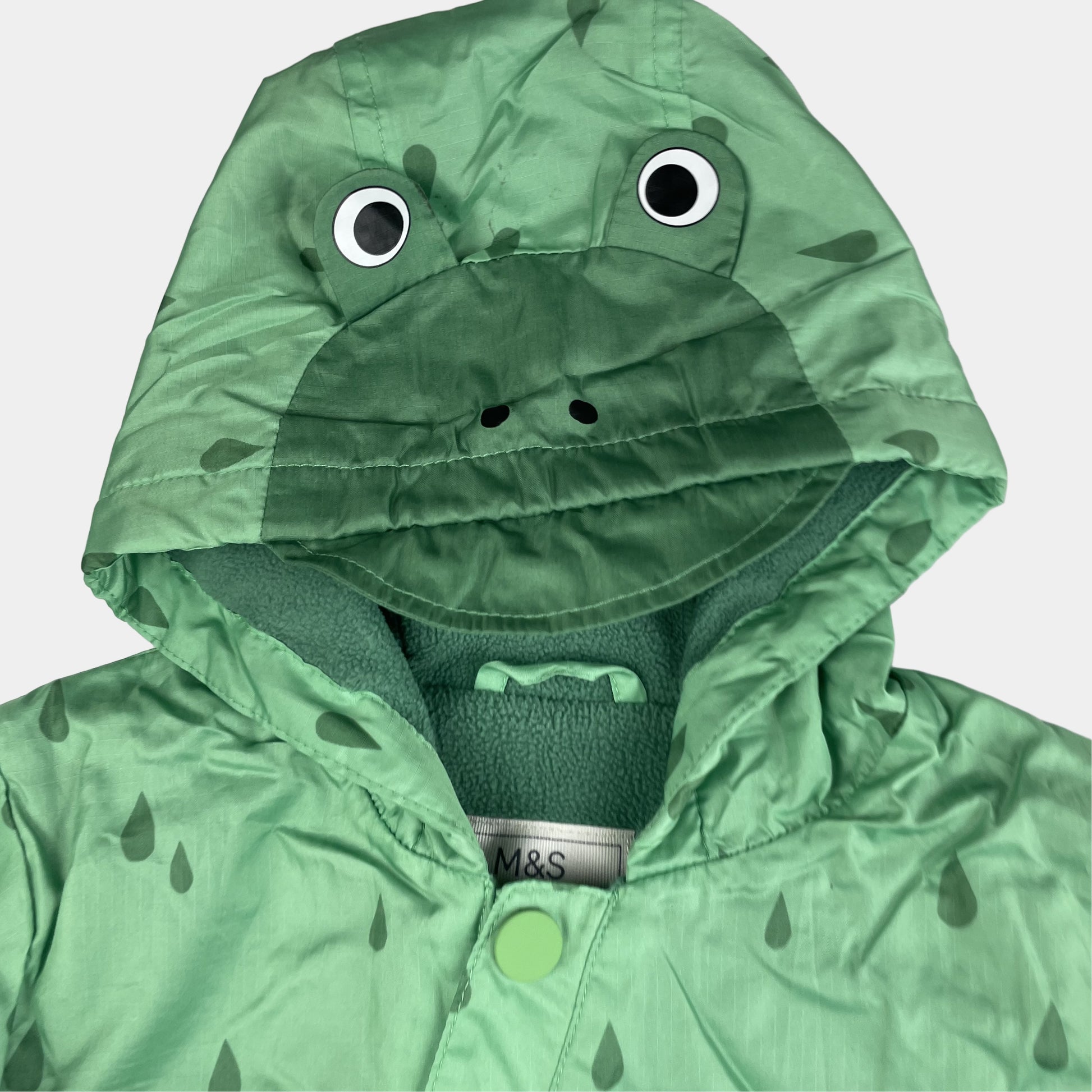 Grüner Regenanzug mit Kapuze und Tropfenmuster für Babys. – fabric