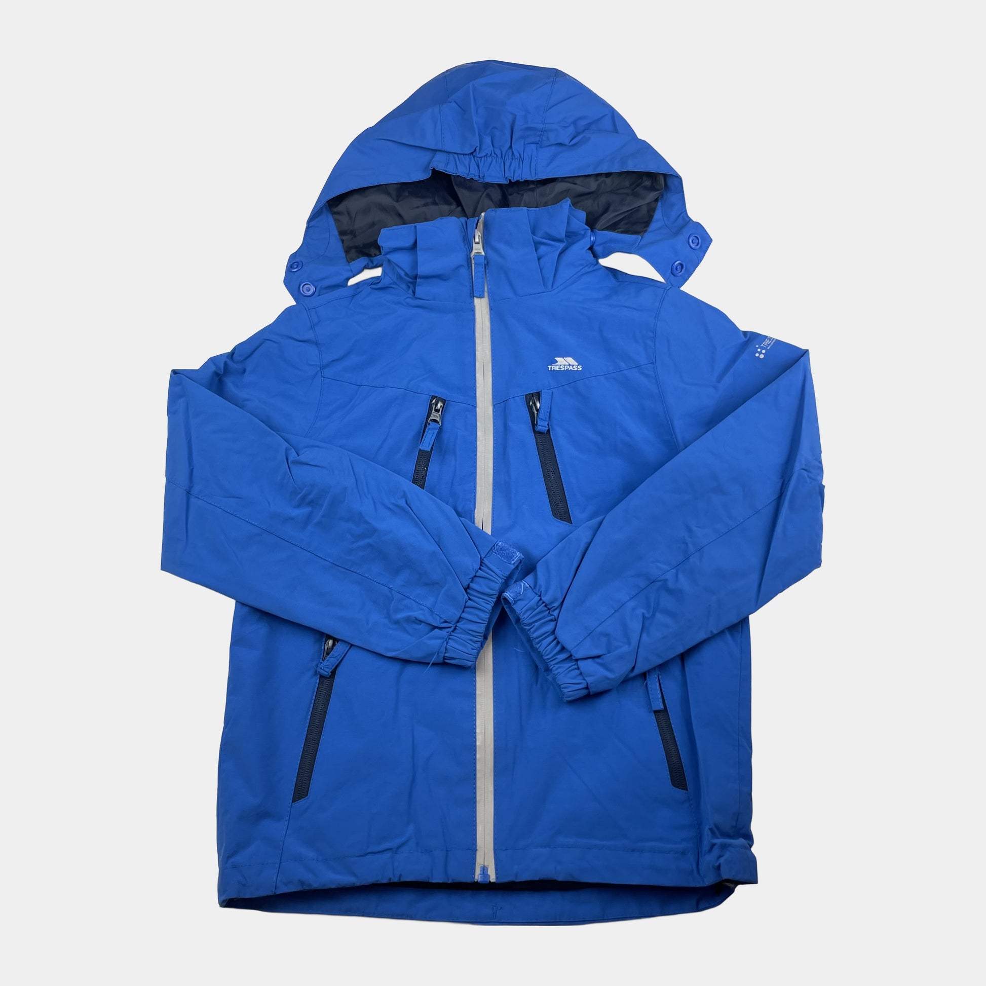 Blaue wasserdichte Kinderjacke von Trespass in Größe 122/128 – front