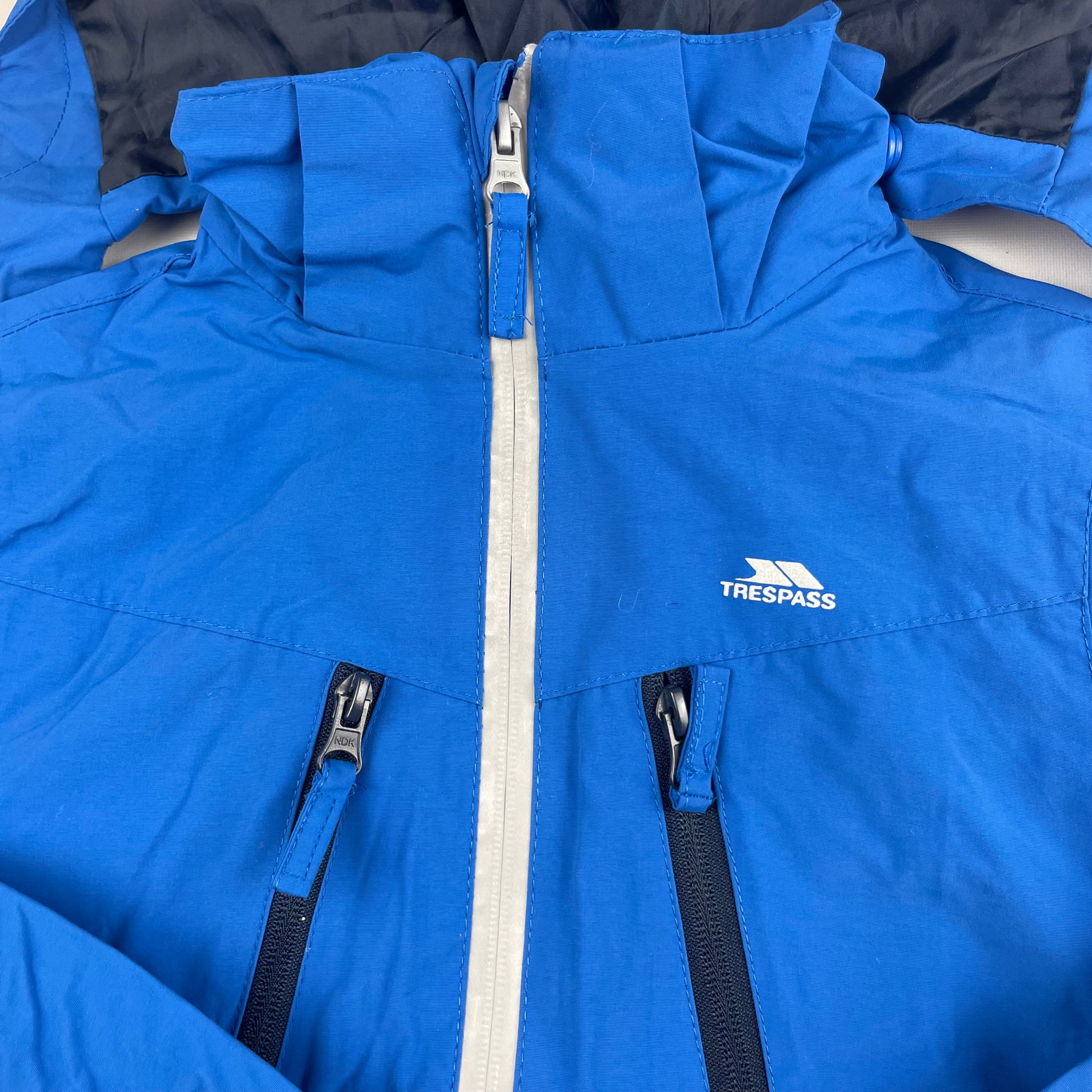 Blaue wasserdichte Kinderjacke von Trespass in Größe 122/128 – zip