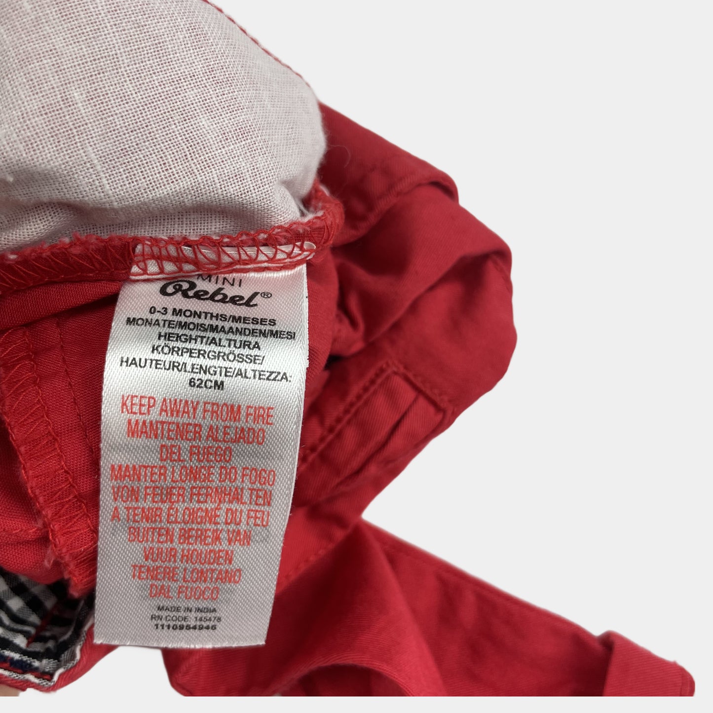 Rote Baumwollhose für Kleinkinder. – label