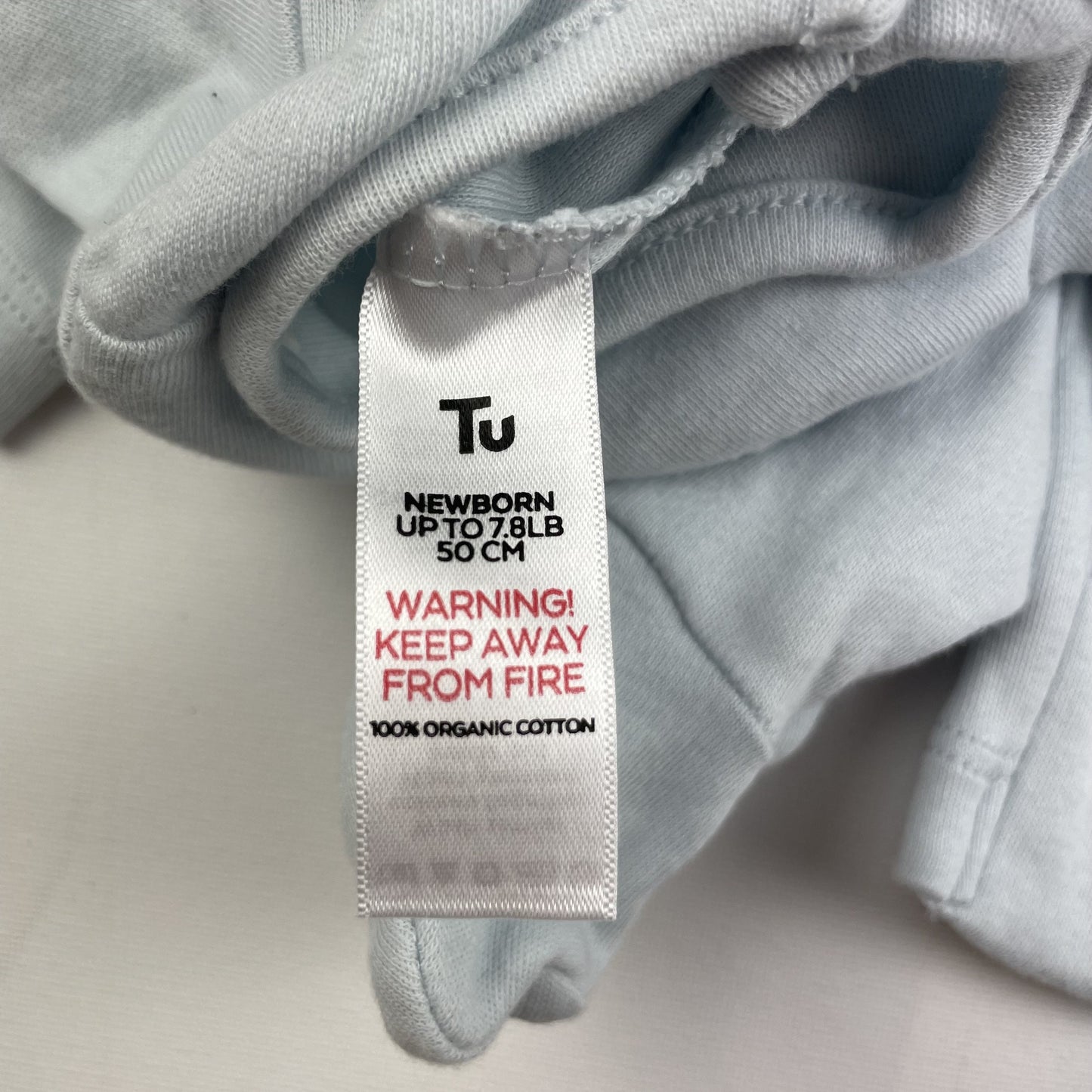 Hellblauer Overall aus Bio-Baumwolle für Neugeborene, Größe 50. – label