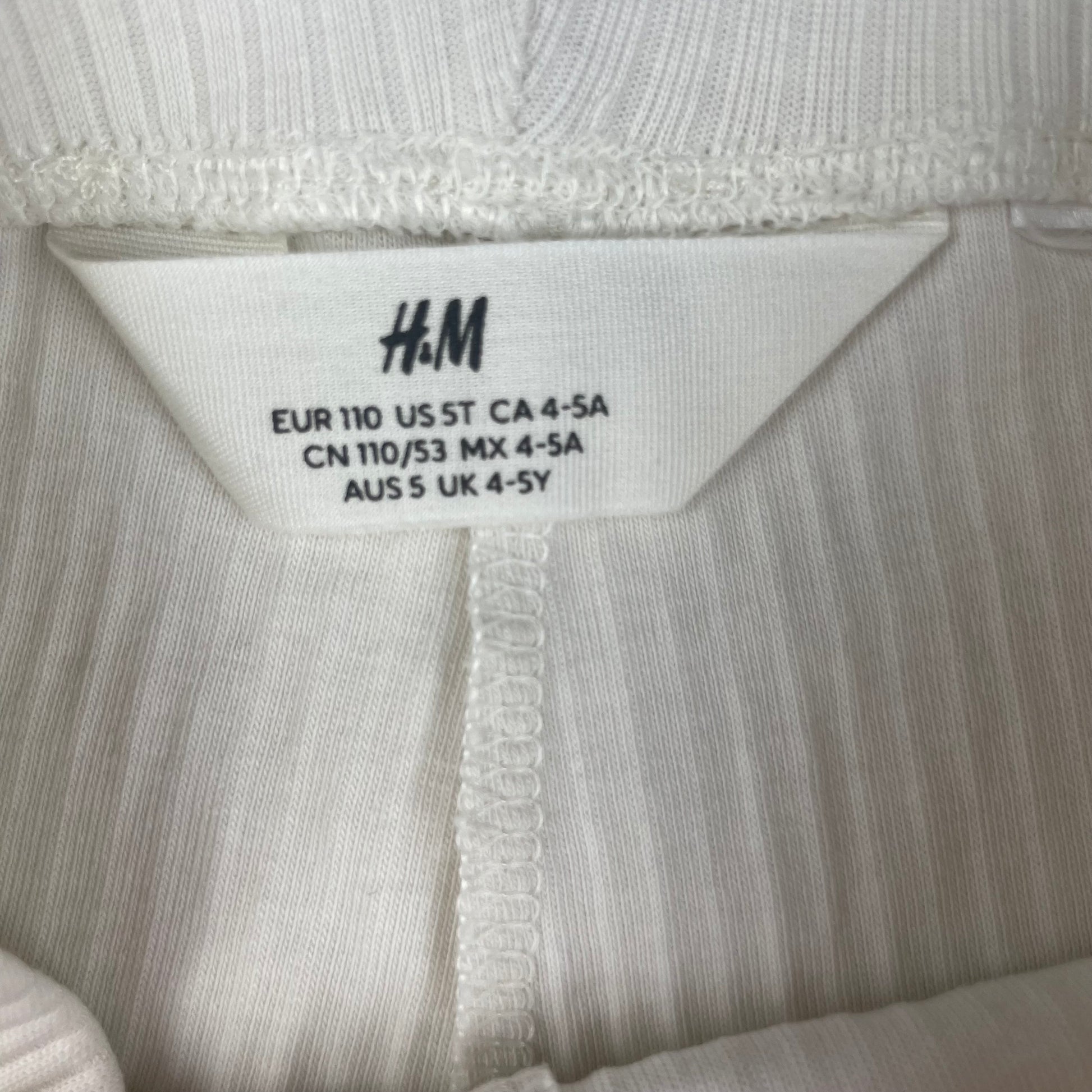 Weiße gerippte Leggings für Kinder von H&M, Größe 4-5 Jahre – label