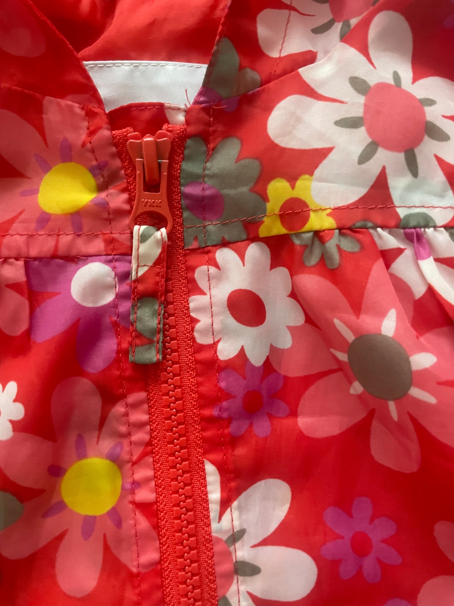 Next Baby Jacke mit Kapuze, Blumenmuster in Rot/Rosa, Größe 3–6 Monate – detail