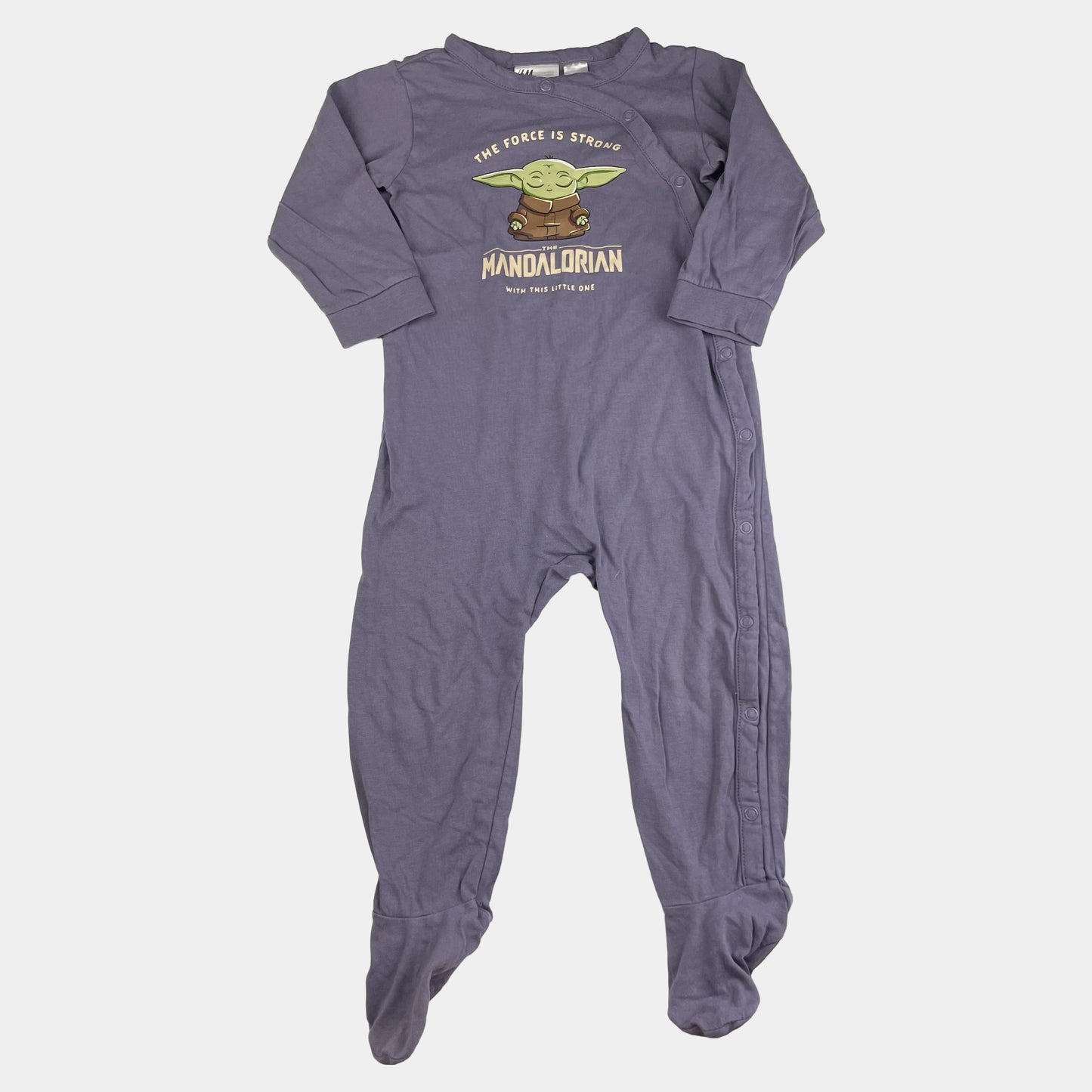 Lila Mandalorian Baby Overall mit Baby Yoda Aufdruck, Größe 12-18 Monate – front