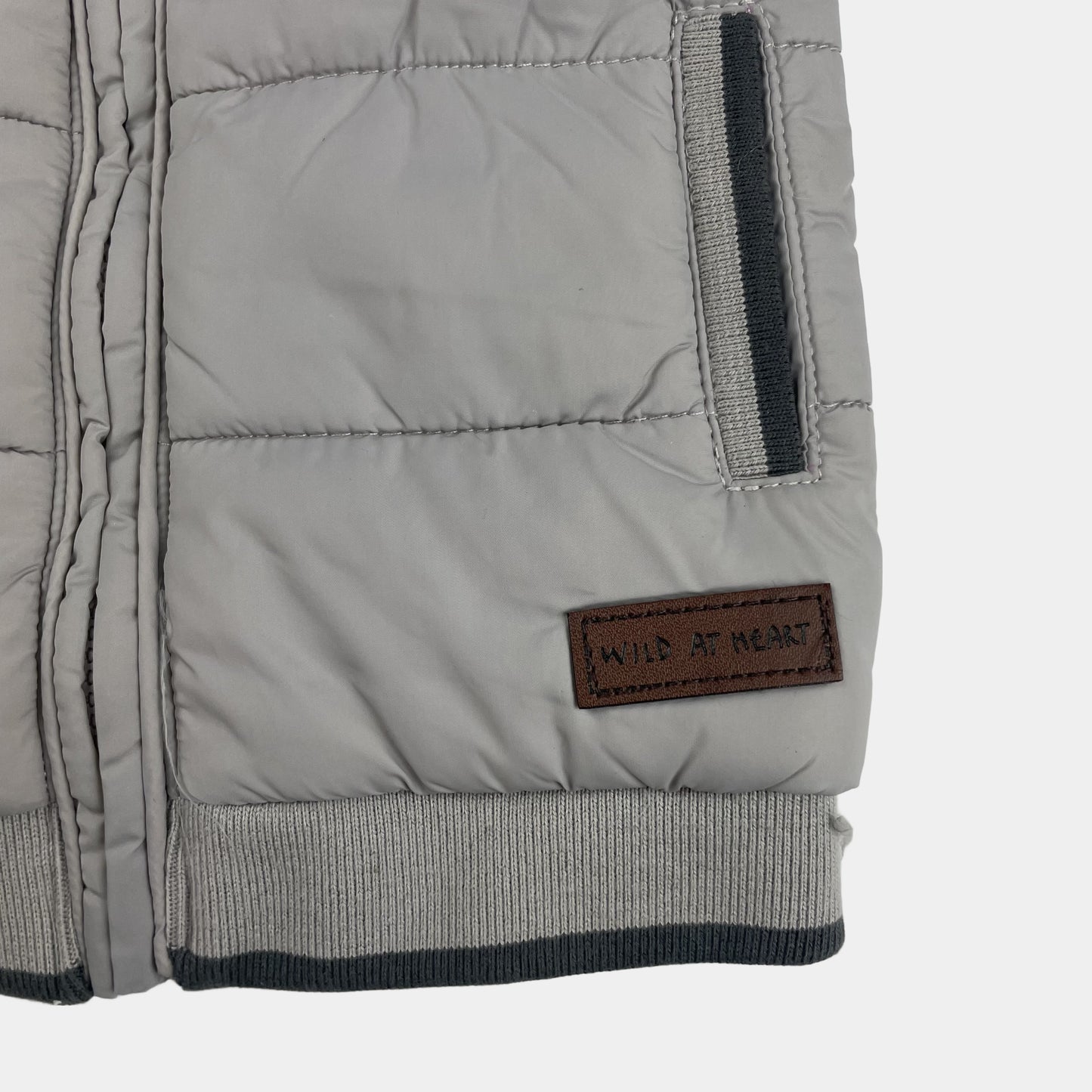 Graue Steppweste mit Kapuze – pocket