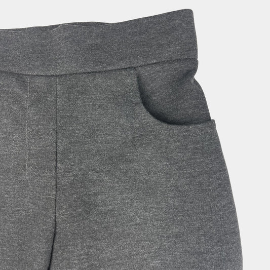 Graue Jerseyhose für Kinder mit geradem Bein. – detail