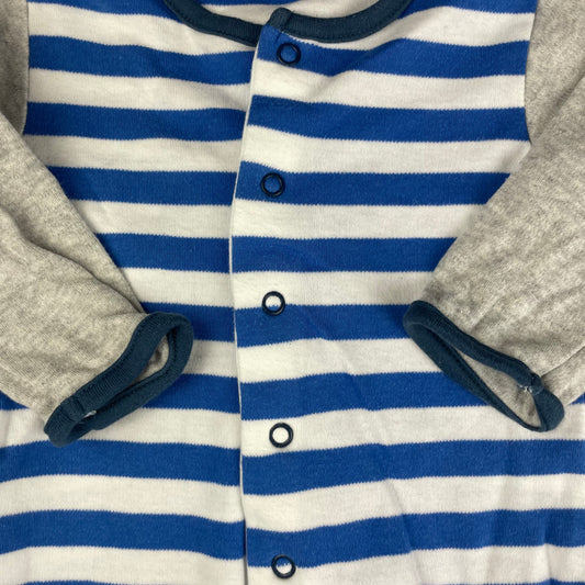 Blauer und weißer gestreifter Overall mit grauen Ärmeln aus Baumwolle – detail