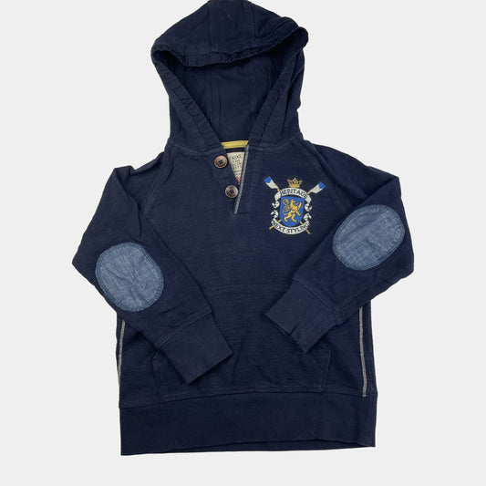 Dunkelblauer Kapuzenpullover mit Wappen und Ellenbogen-Patches – front