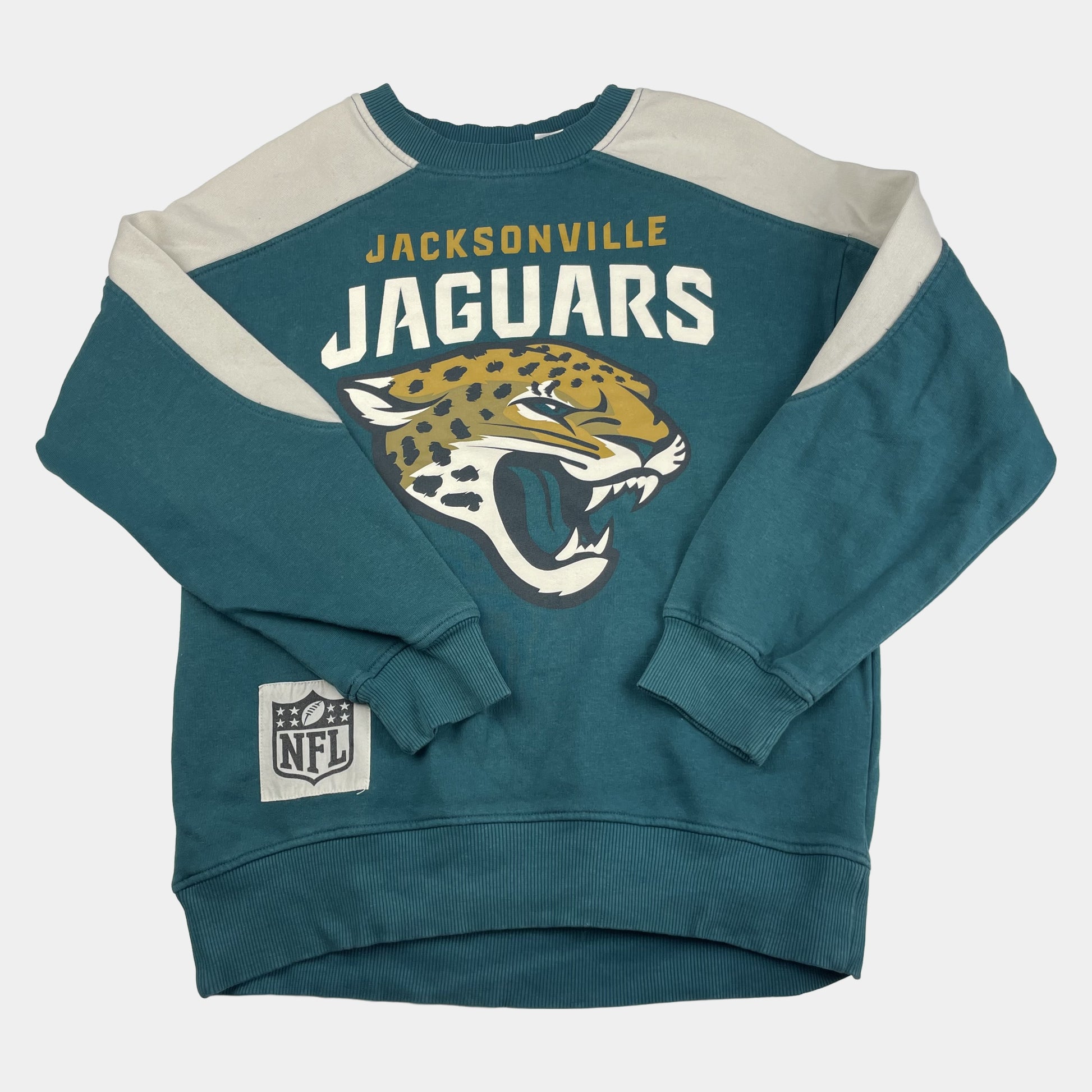 Grünes NFL Sweatshirt mit "Jacksonville Jaguars"-Logo und abgesetzten hellen Ärmeln. – front