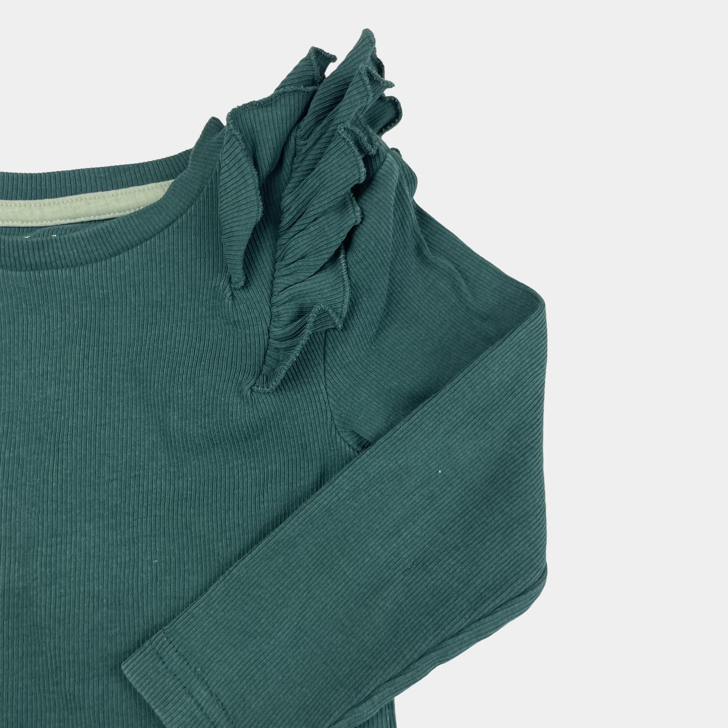 Grüner Langarm-Pullover mit Rüschen von Nutmeg, Größe 2-3 Jahre. – fabric