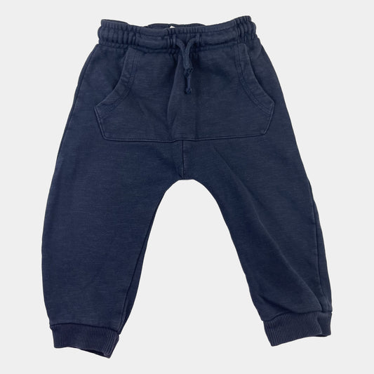 Blaue Freizeithose aus Baumwolle mit elastischem Bund und gerippten Bündchen. – front