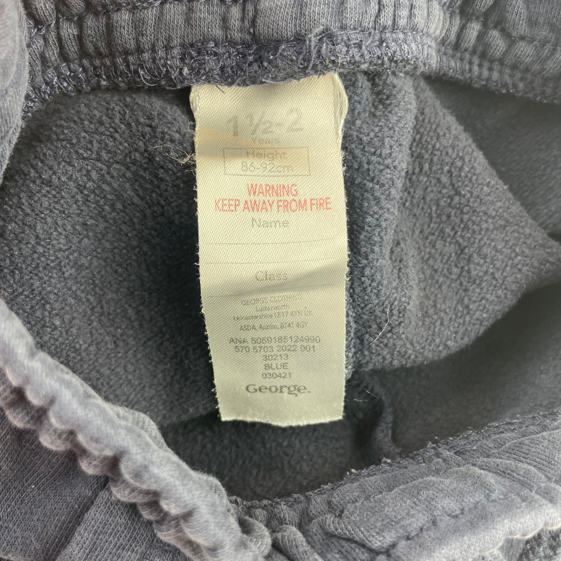 Blaue Freizeithose aus Baumwolle mit elastischem Bund und gerippten Bündchen. – label