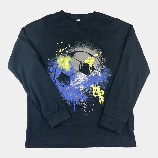Schwarzes Langarmshirt mit blau-gelbem Fußballmotiv für Kinder. – front