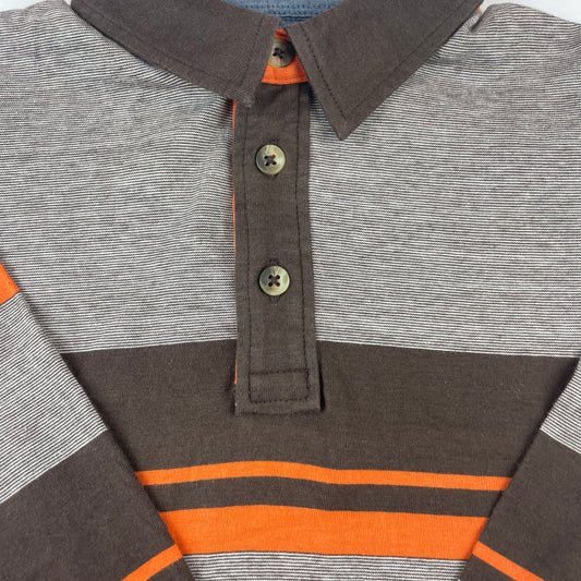 Grau-braunes Langarm-Shirt mit orangefarbenen Streifen. – collar