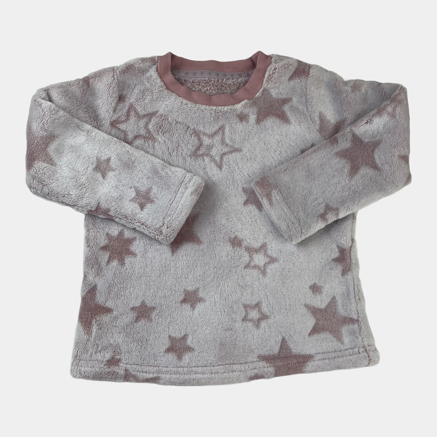 Beiger Fleece-Schlafanzug für Kinder mit Sternenmuster – flatlay