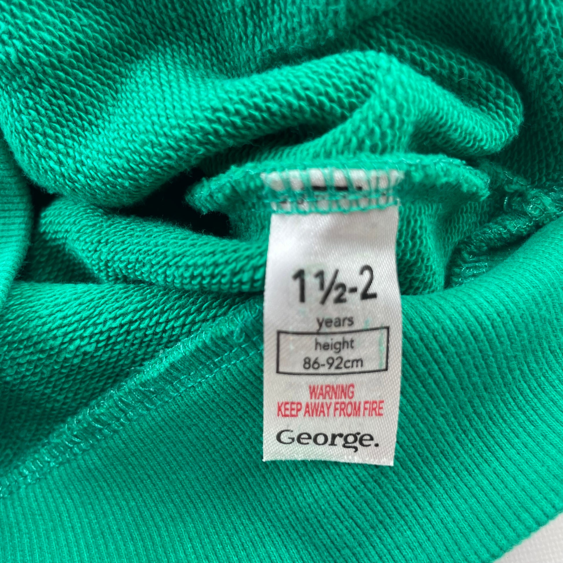 Grüne Sweatjacke mit Kapuze und Reißverschluss von George. – label