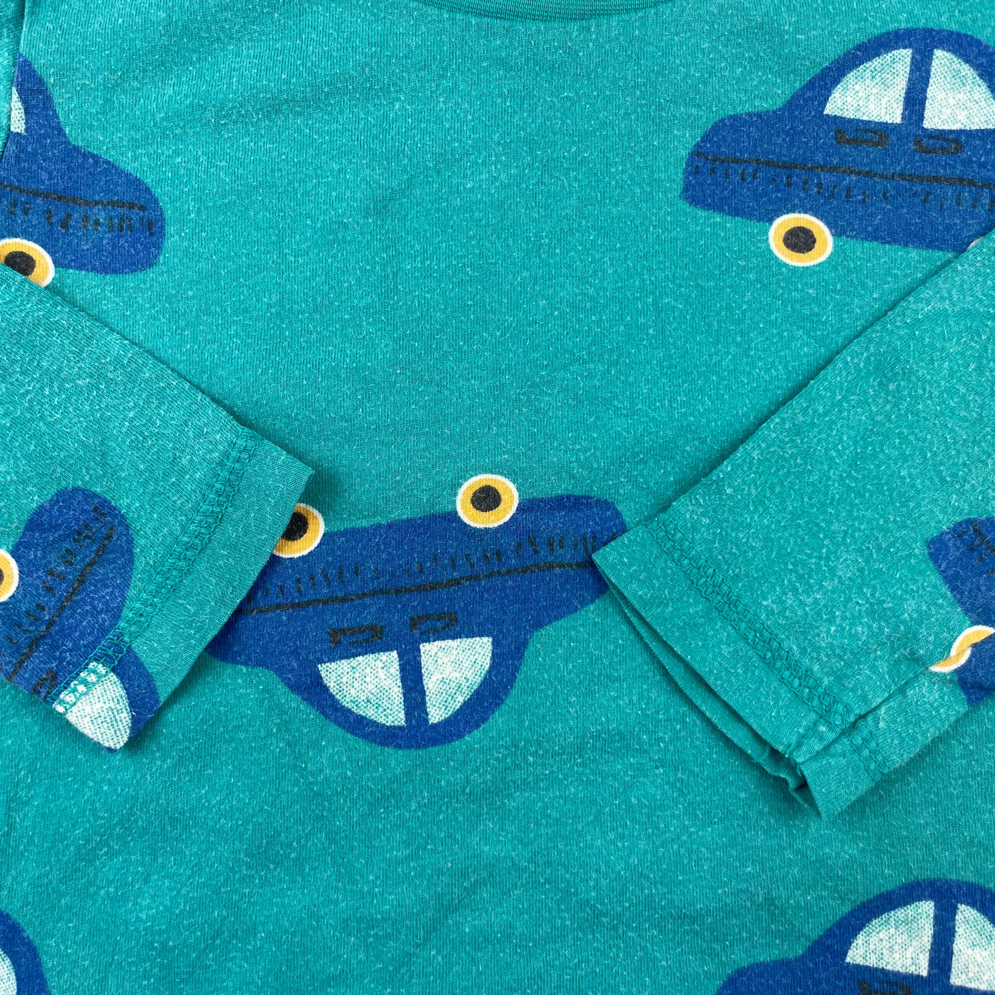 Blaues Baumwoll-Longshirt mit Auto-Muster von George für Kinder, Größe 2-3 Jahre. – detail