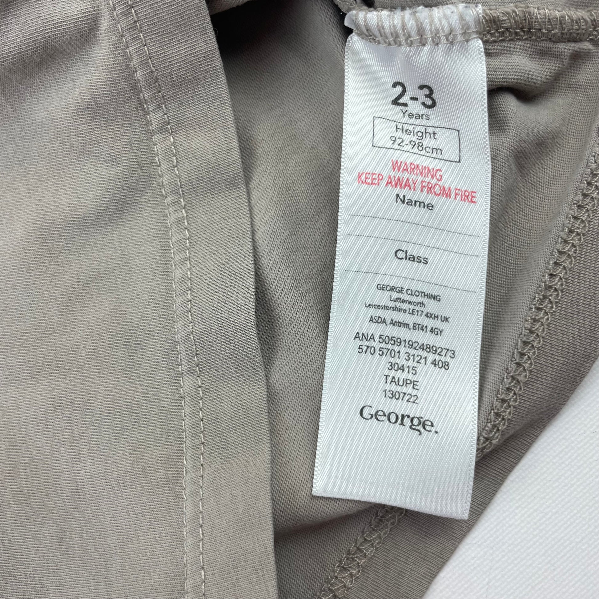 Taupefarbenes Langarmshirt mit Elch-Motiv von George, Größe 2-3 Jahre, Baumwolle – label