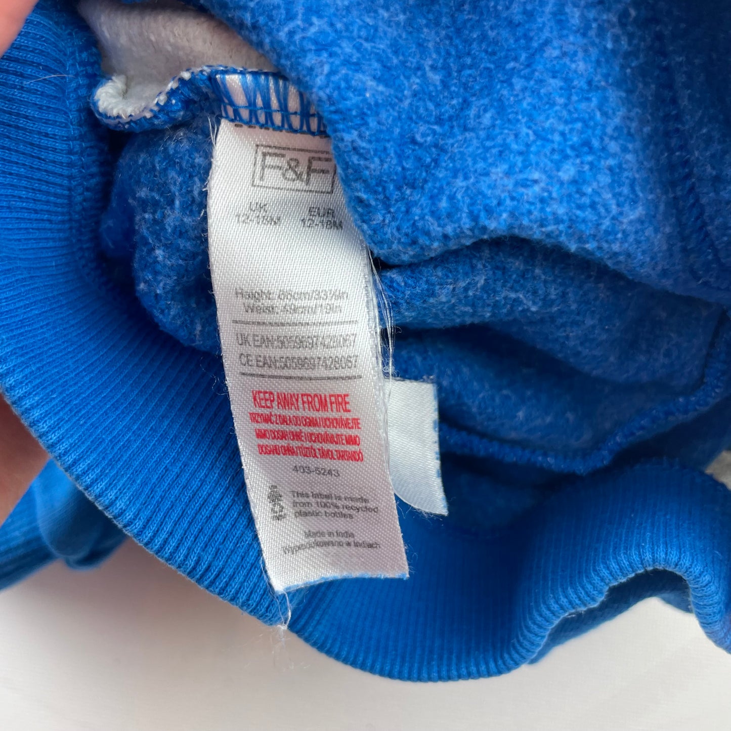 Blaue Kinder-Jogginghose mit weißem Streifen – label