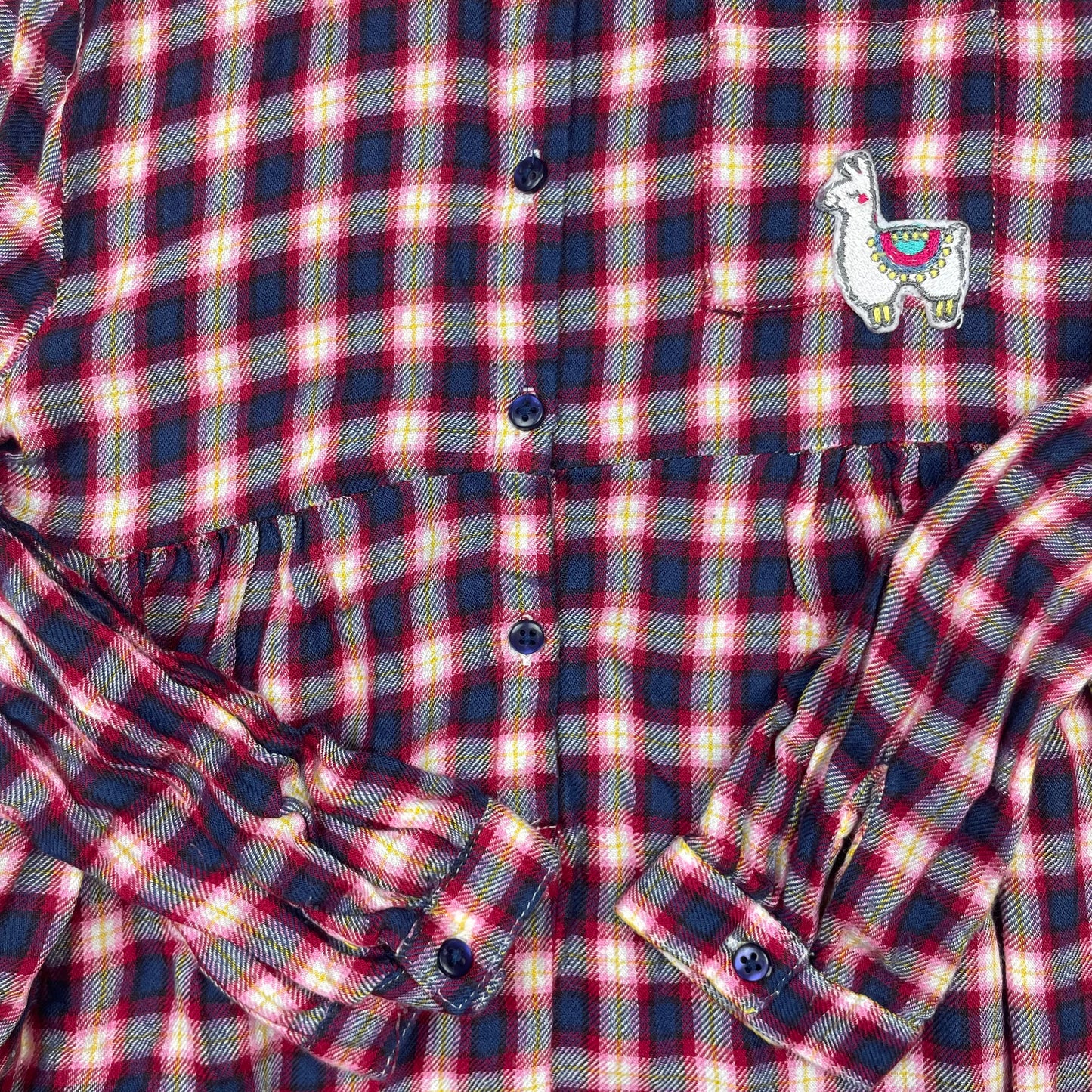 Karierter Langarm-Hemdkleid von Sfera mit Lama-Applikation in Dunkelblau/Rot, Größe 110–116 (5–6 Jahre) – detail